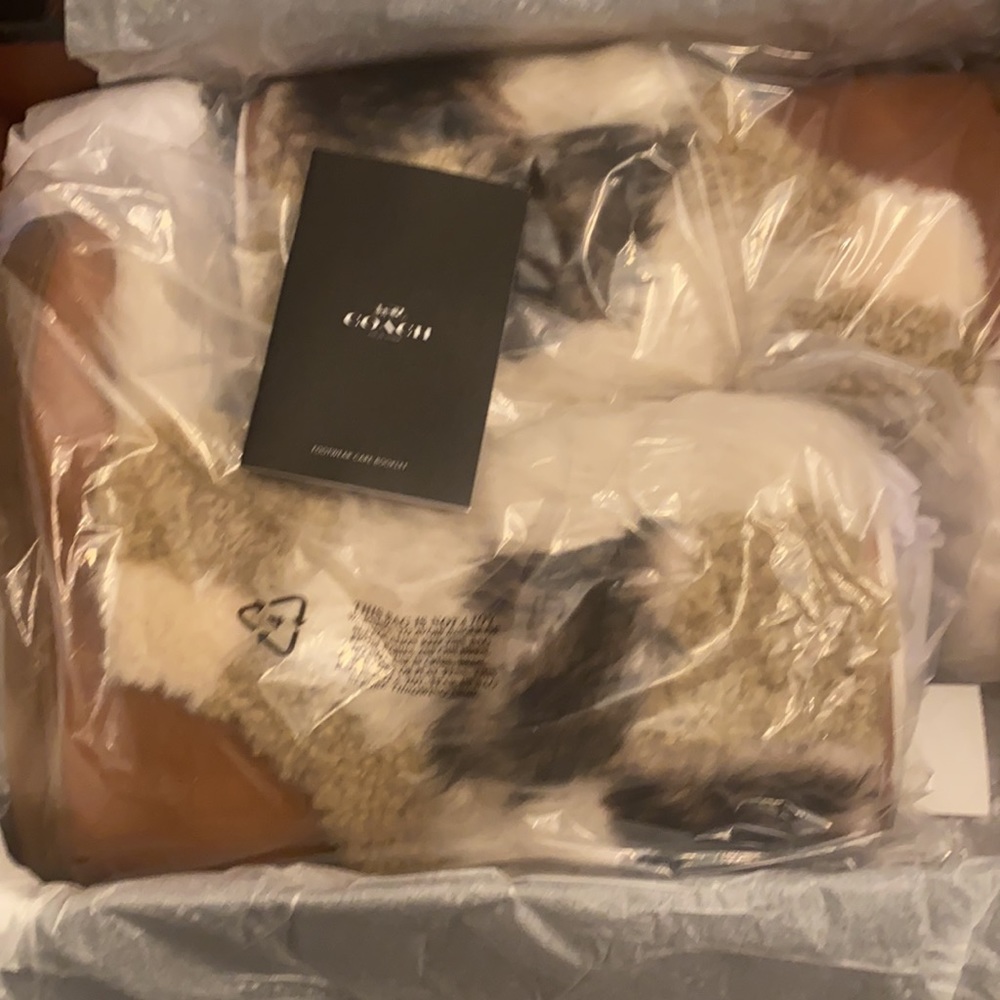- New with box A brand-new, unused, and unworn !!! - Picture 3 of 5